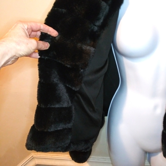 Fashion On Earth Black Chinchilla Style Faux Fur Jacket - Picture 4 of 9